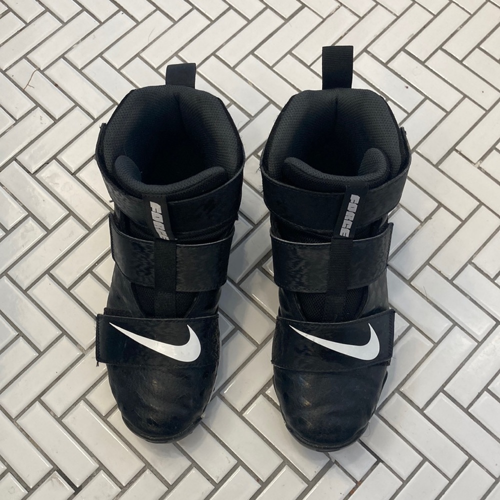 Boys Black Nike Force Football Cleats Slip-on with Velcro Savage 2 Shark